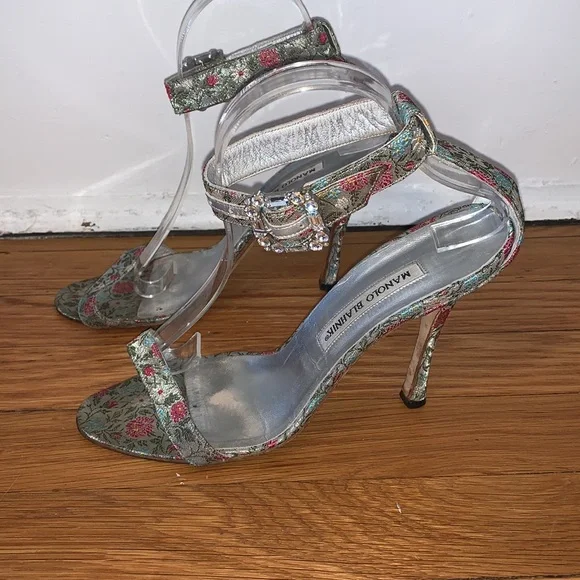 Manolo Blahnik Brocade Floral Heels, 39 or 8.5 - Picture 2 of 13